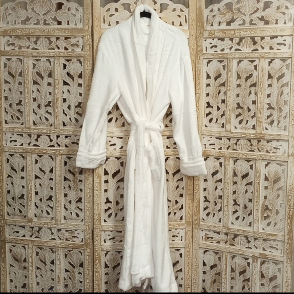 Brand New! Plush Bathrobe / New York Threads /X-Large / White soft and wonderful